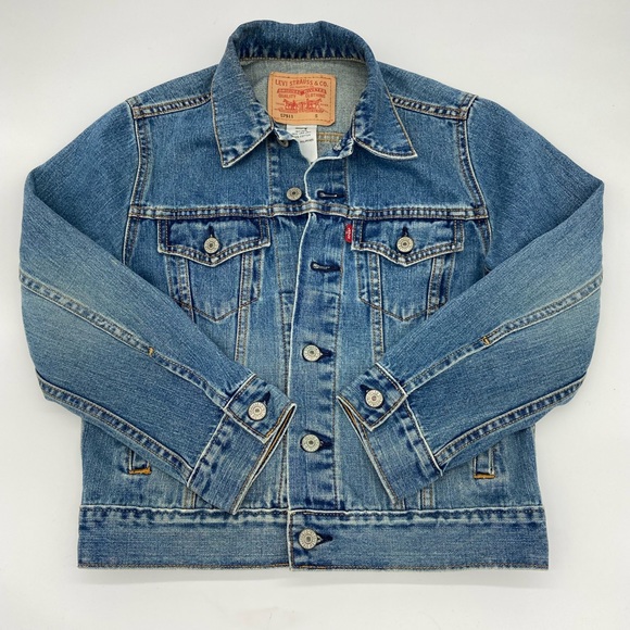 Levi's Jackets & Blazers - Levi’s Trucker Jean Jacket 90’s Style